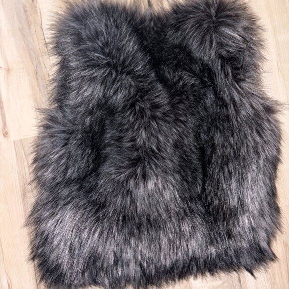 Michael Kors Faux Fur Vest M - Picture 8 of 8